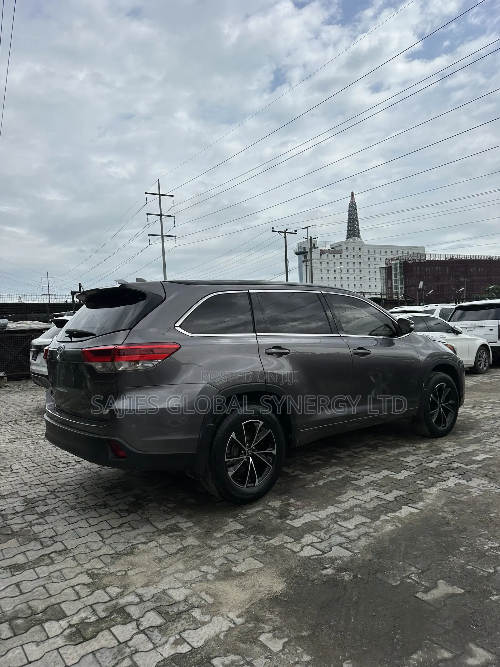 Toyota Highlander SE 4x2 V6 (3.5L 6cyl 8A) 2018 Brown