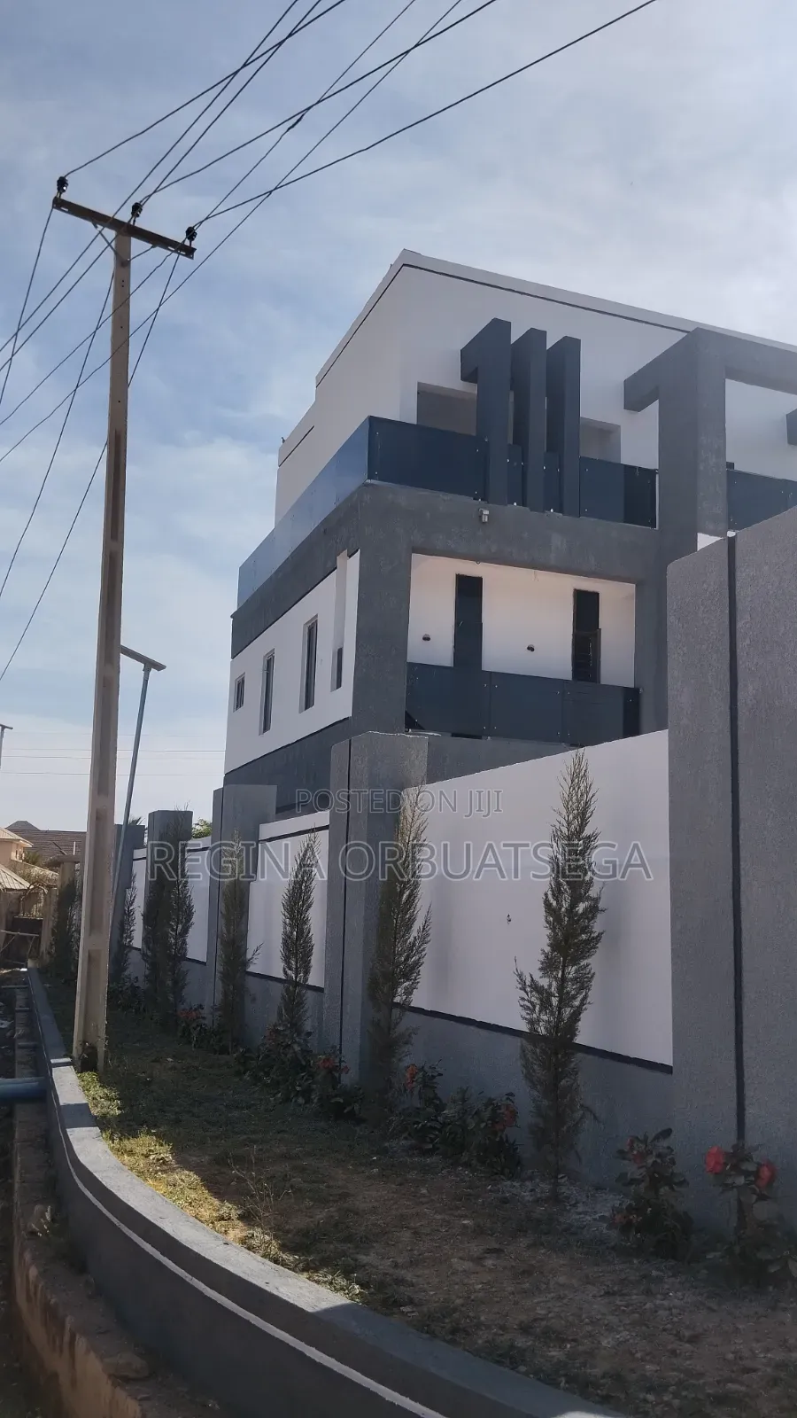 5bdrm Duplex in Jos for sale