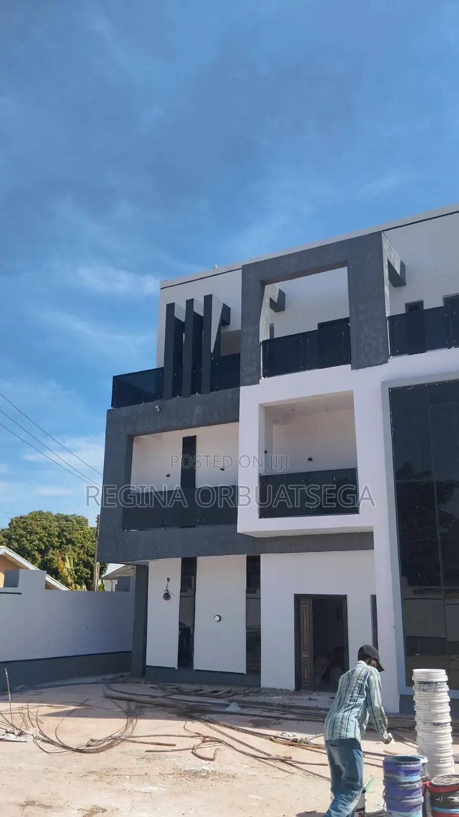 5bdrm Duplex in Jos for sale