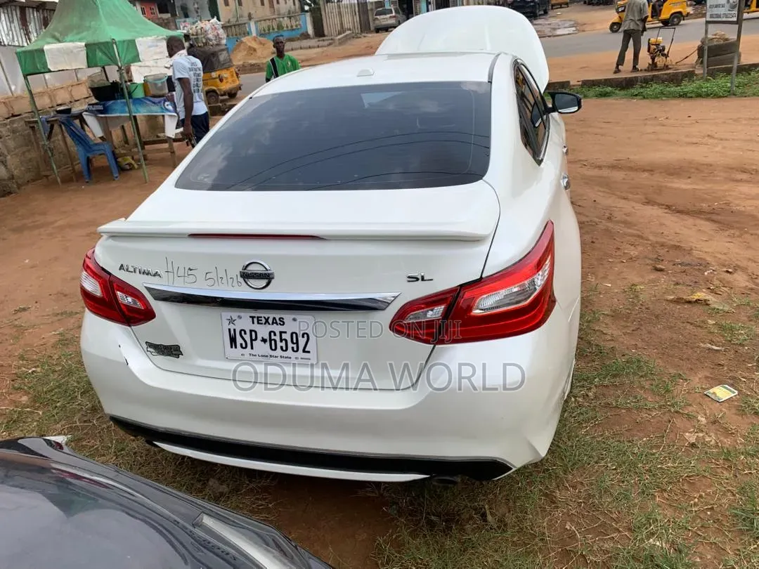 Nissan Altima 2.5 SL 2017 White