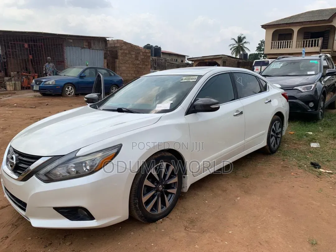 Nissan Altima 2.5 SL 2017 White