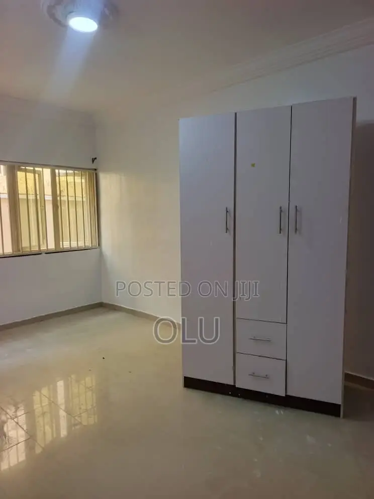 2bdrm Block of Flats in Alawaye Estate, Berger for rent