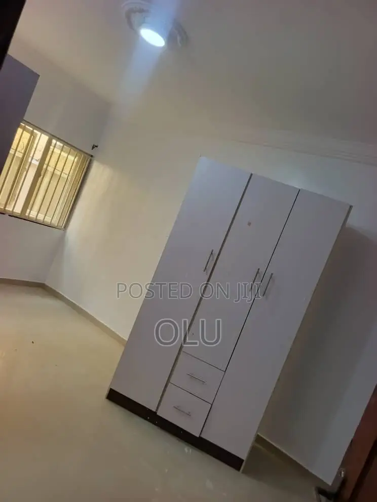 2bdrm Block of Flats in Alawaye Estate, Berger for rent