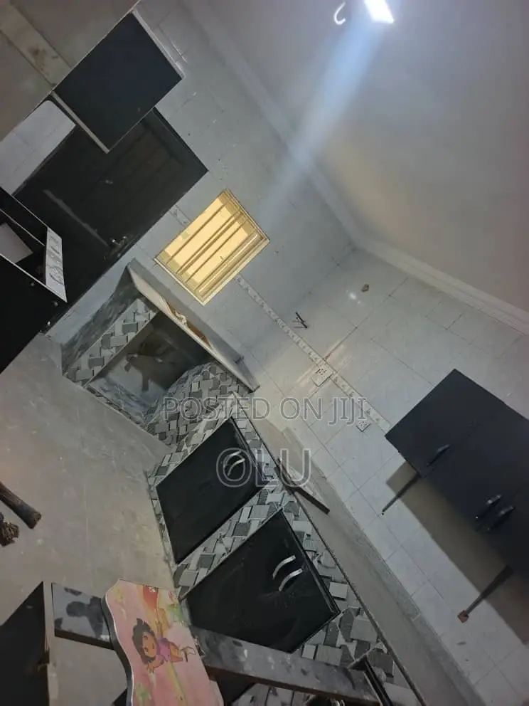 2bdrm Block of Flats in Alawaye Estate, Berger for rent