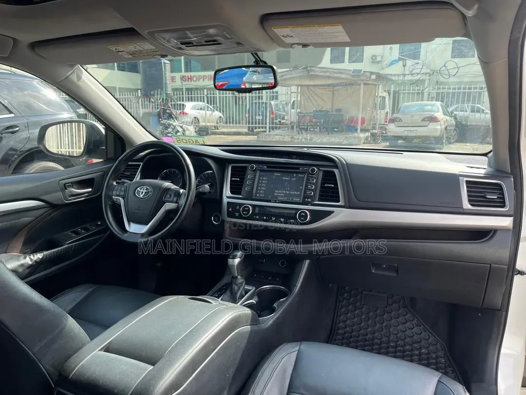 Toyota Highlander XLE 4dr SUV (3.5L 6cyl 6A) 2015 White