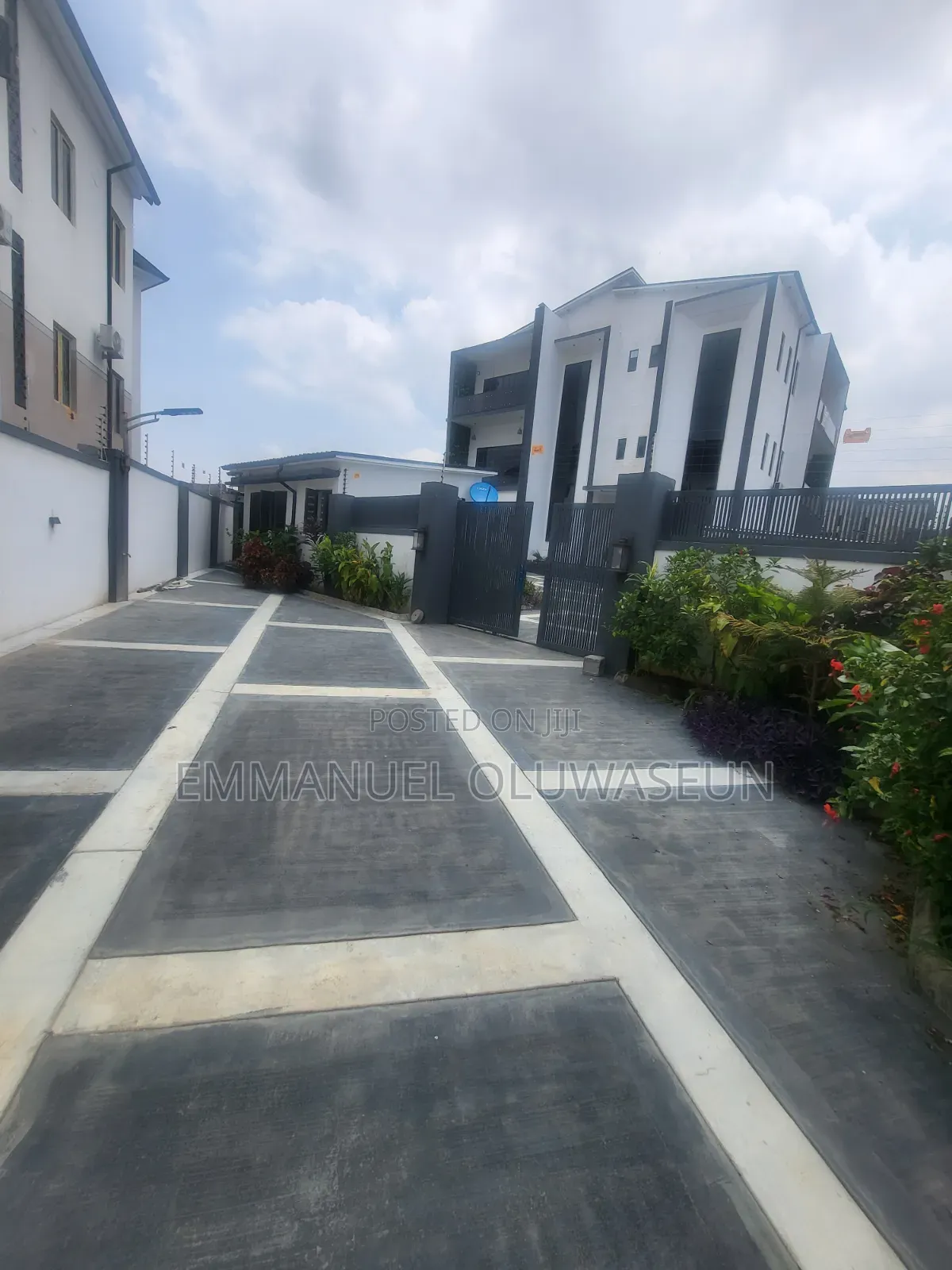 6bdrm Villa in Direct Listing, Guzape District for sale