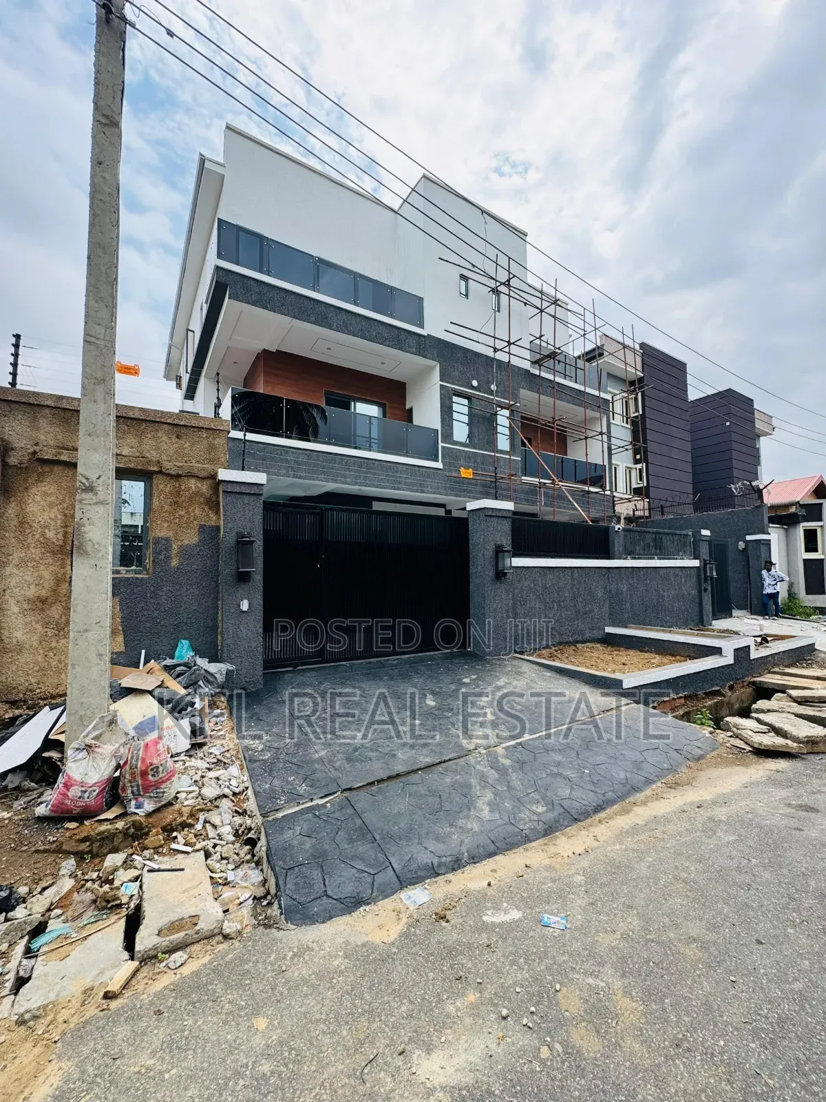4bdrm Duplex in Ogudu GRA for sale