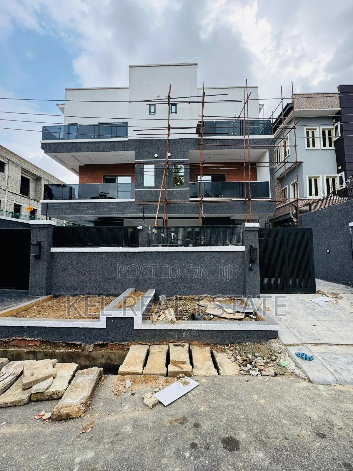 4bdrm Duplex in Ogudu GRA for sale
