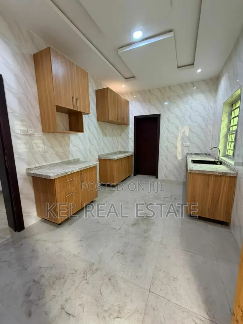 3bdrm Apartment in GRA Phase 2 Shangisha for sale