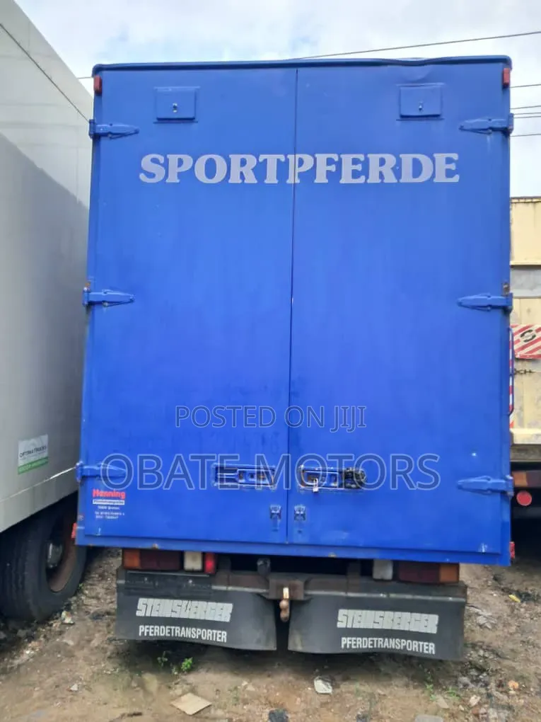 2005 Mercedes 814, Foreign Used, Strong Engine, Excellent Condition.