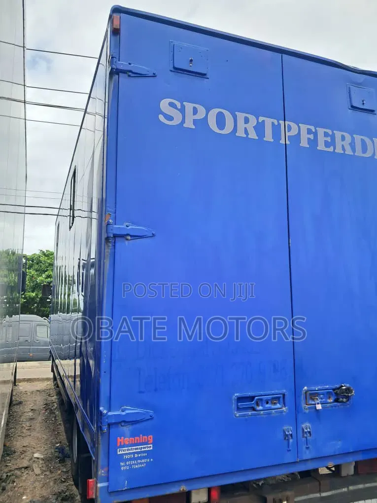 2005 Mercedes 814, Foreign Used, Strong Engine, Excellent Condition.