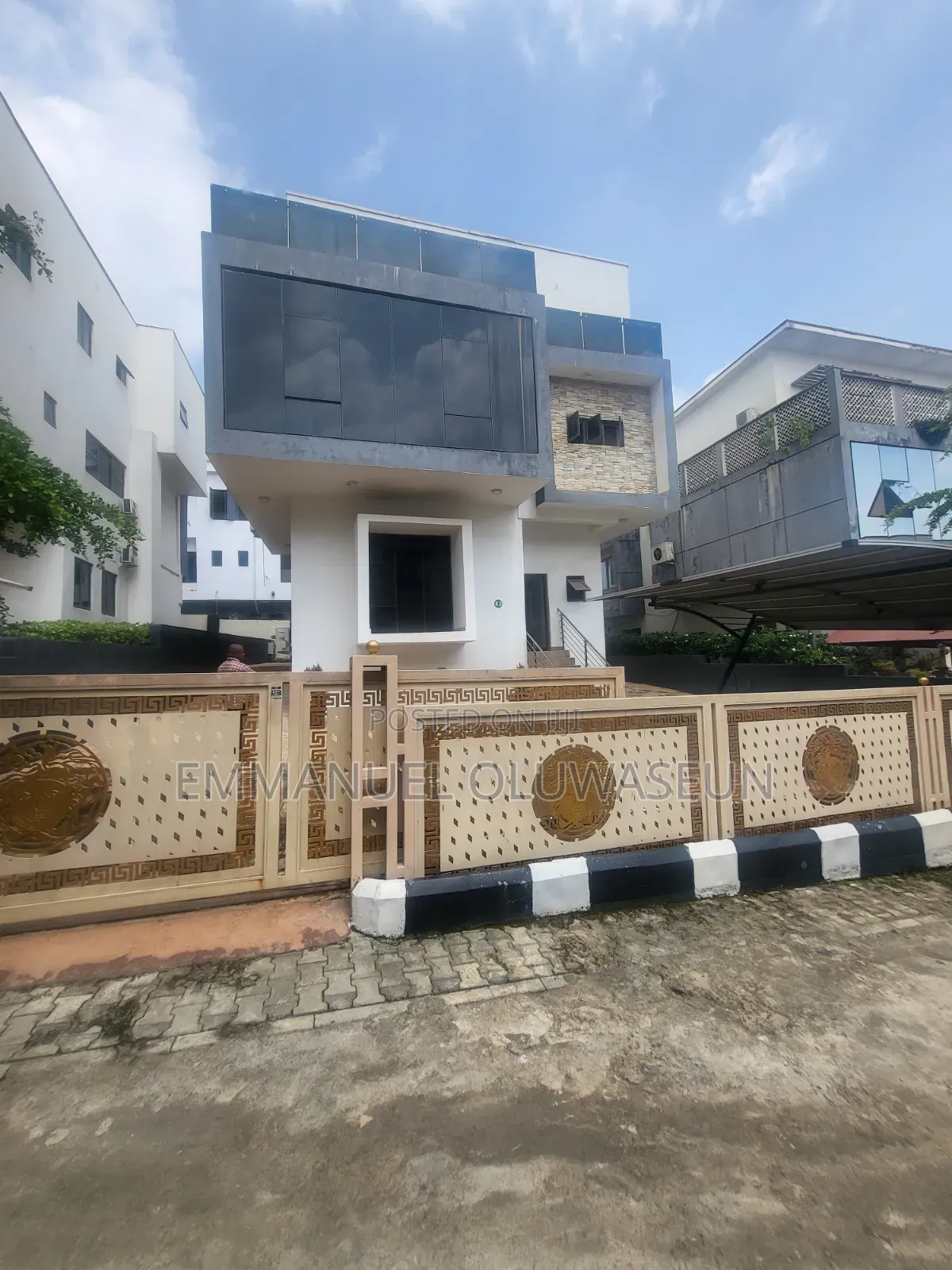 5bdrm Duplex in Guzape District for sale
