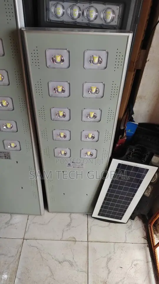 12 Eye Sanguine Solar Light