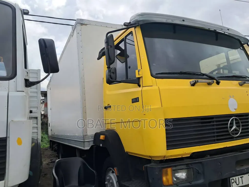 2002 Mercedes 814, Foreign Used, Strong Engine, Excellent Condition.