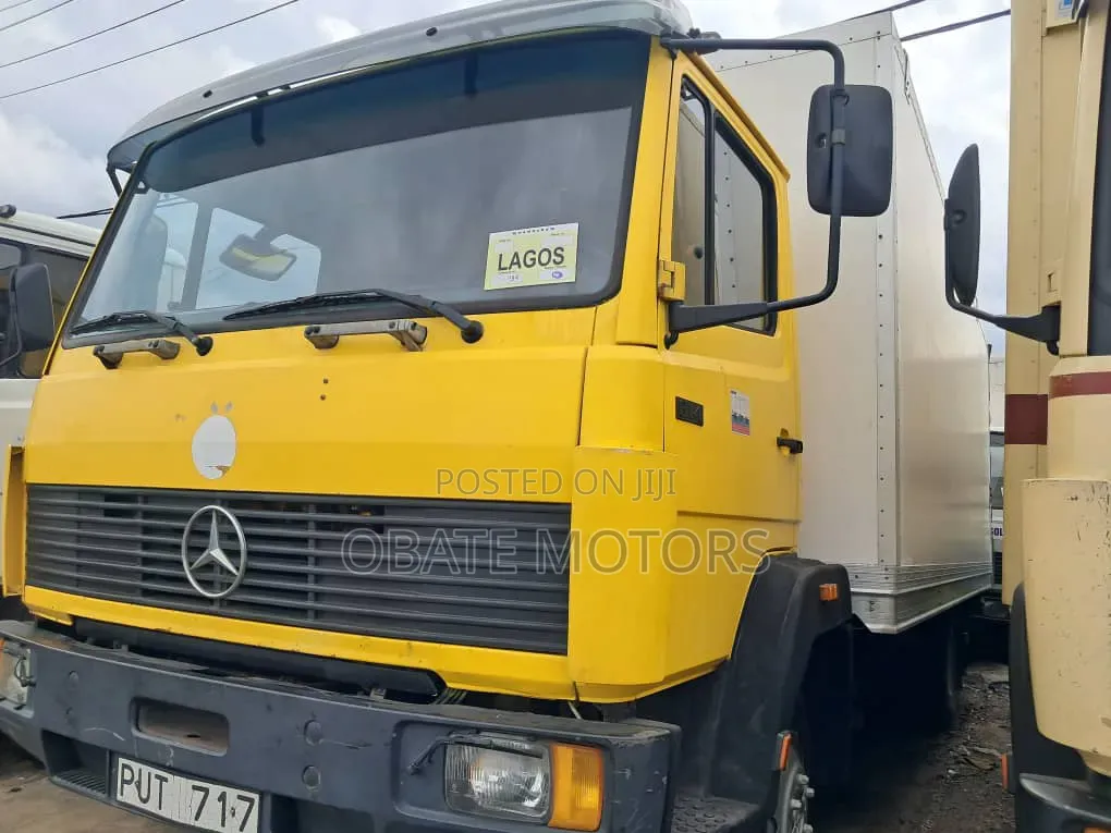2002 Mercedes 814, Foreign Used, Strong Engine, Excellent Condition.