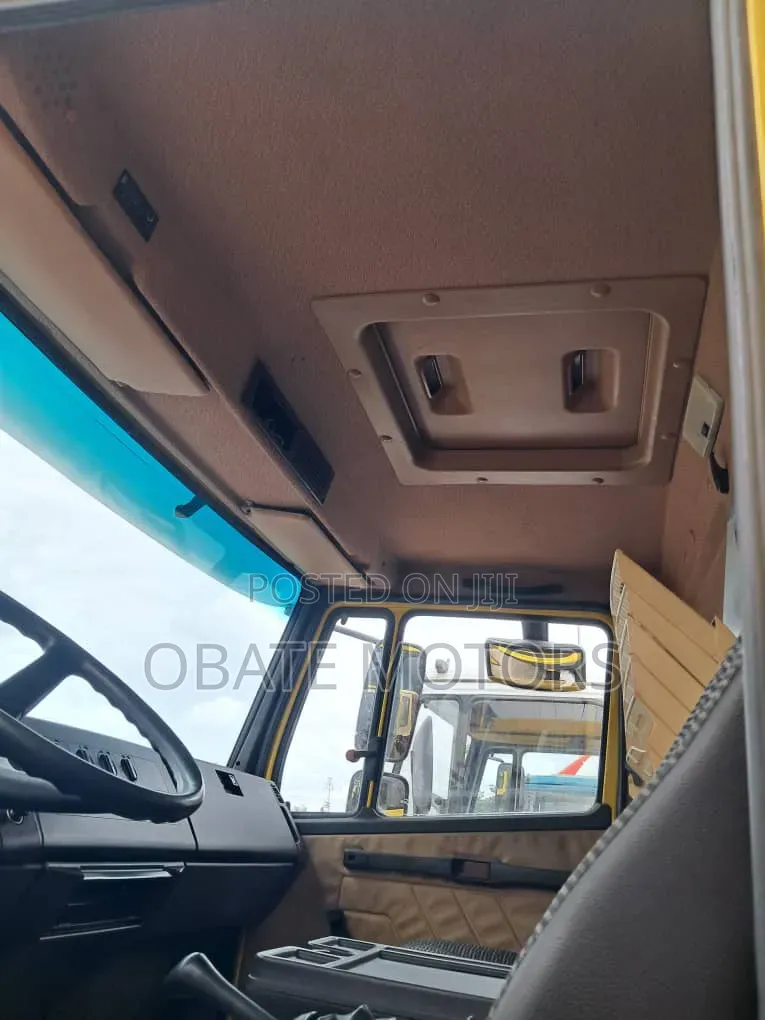 2002 Mercedes 814, Foreign Used, Strong Engine, Excellent Condition.