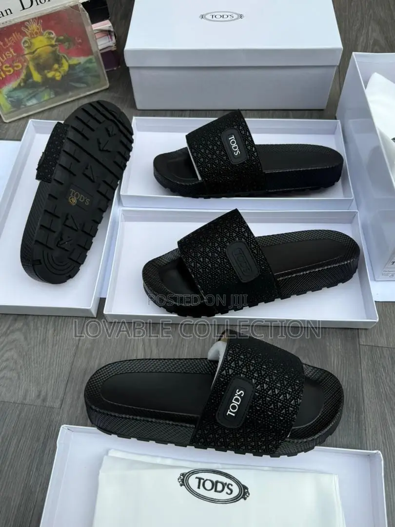 Premium Comfort Slides. Classic Streetwear Style.