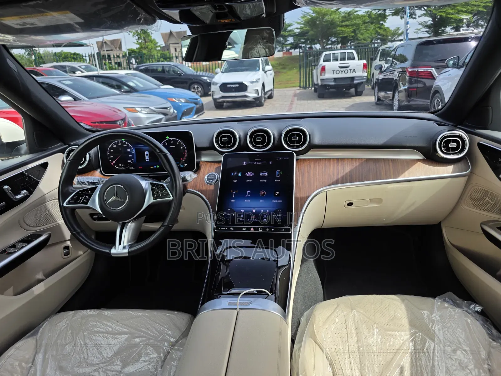 Mercedes-Benz C300 2023 White