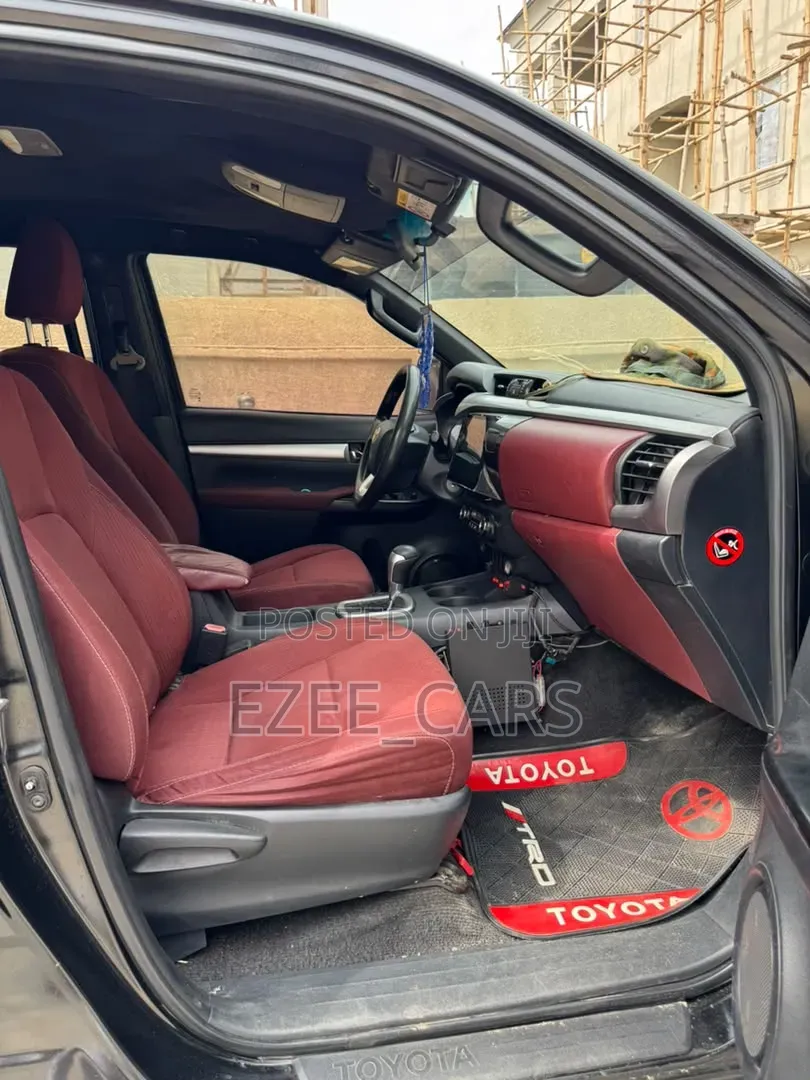 Toyota Hilux SR5+ 4x4 2017 Black