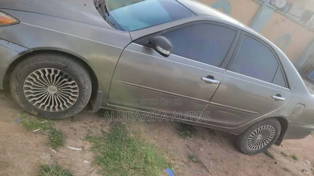 Toyota Camry 2006 Gray
