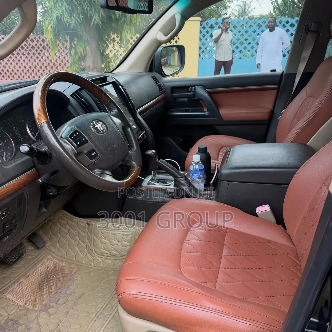Toyota Land Cruiser 2010 Black