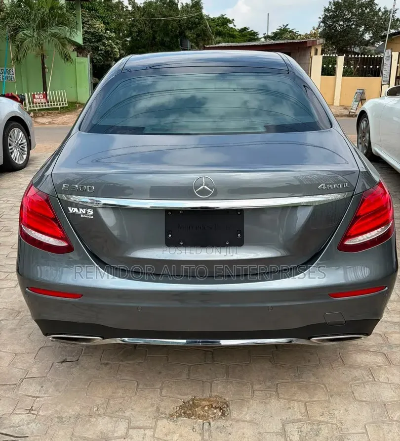 Mercedes-Benz E300 2017 Gray