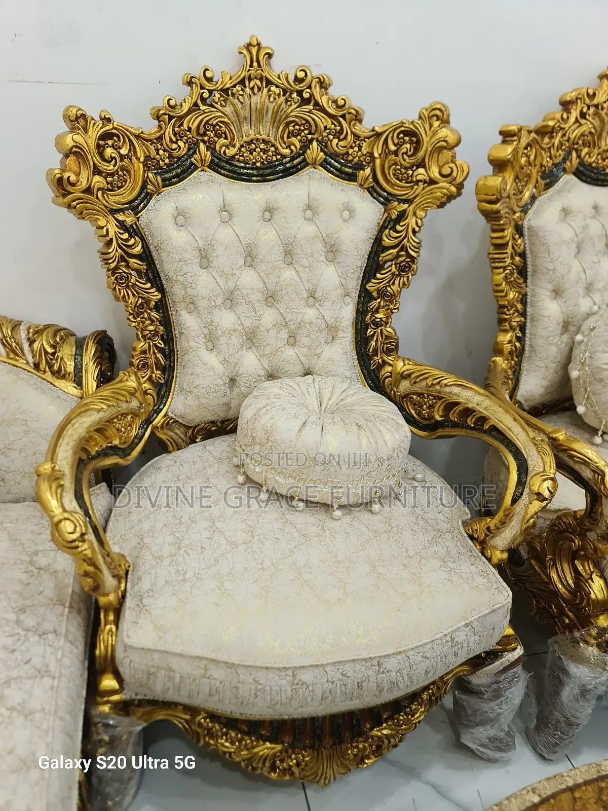 Kings Royal Sofa by 7seaters