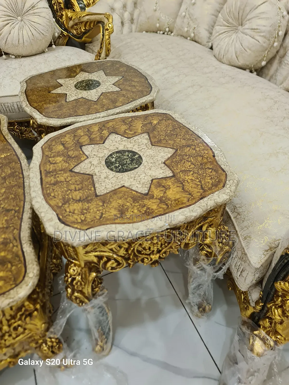 Kings Royal Sofa by 7seaters