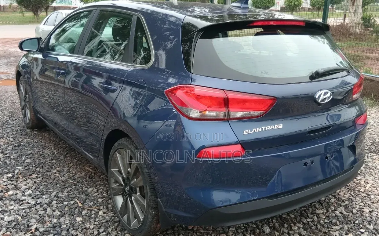 Hyundai Elantra Value Edition Sedan FWD (2.0L 4cyl 6A) 2017 Blue