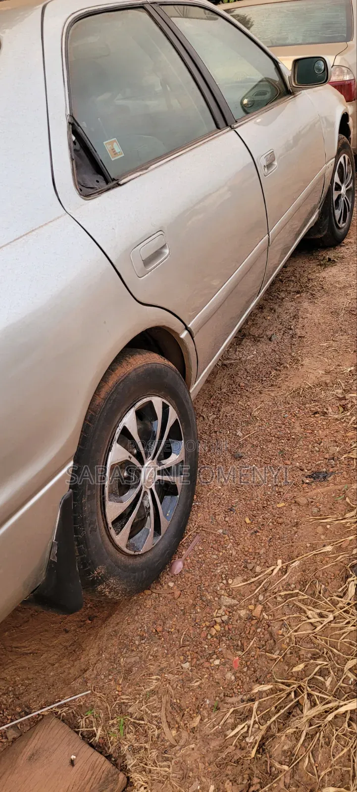 Toyota Camry 2000 Gray