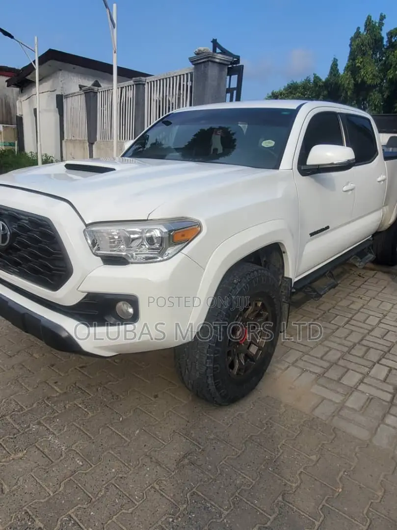 Toyota Tacoma 2024 White