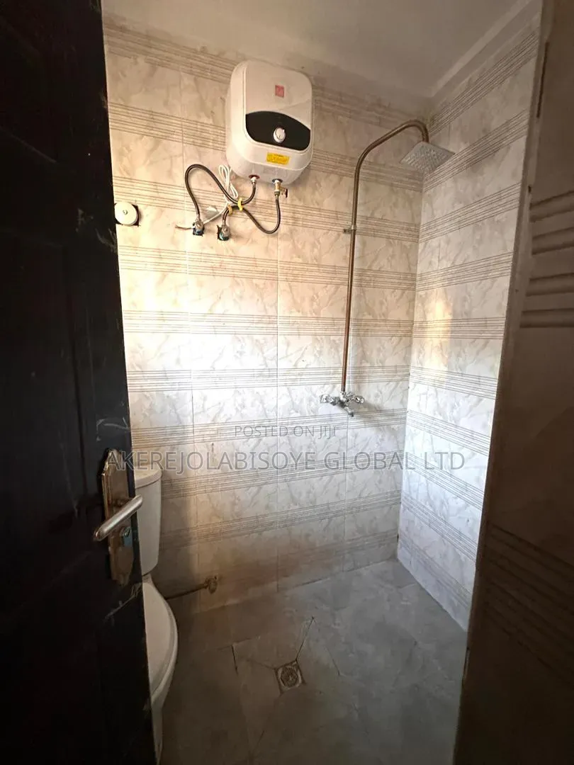 4bdrm Duplex in In An Estate, Life Camp for rent