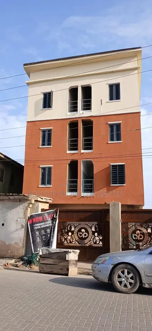 Studio Apartment in Onike Yaba for sale