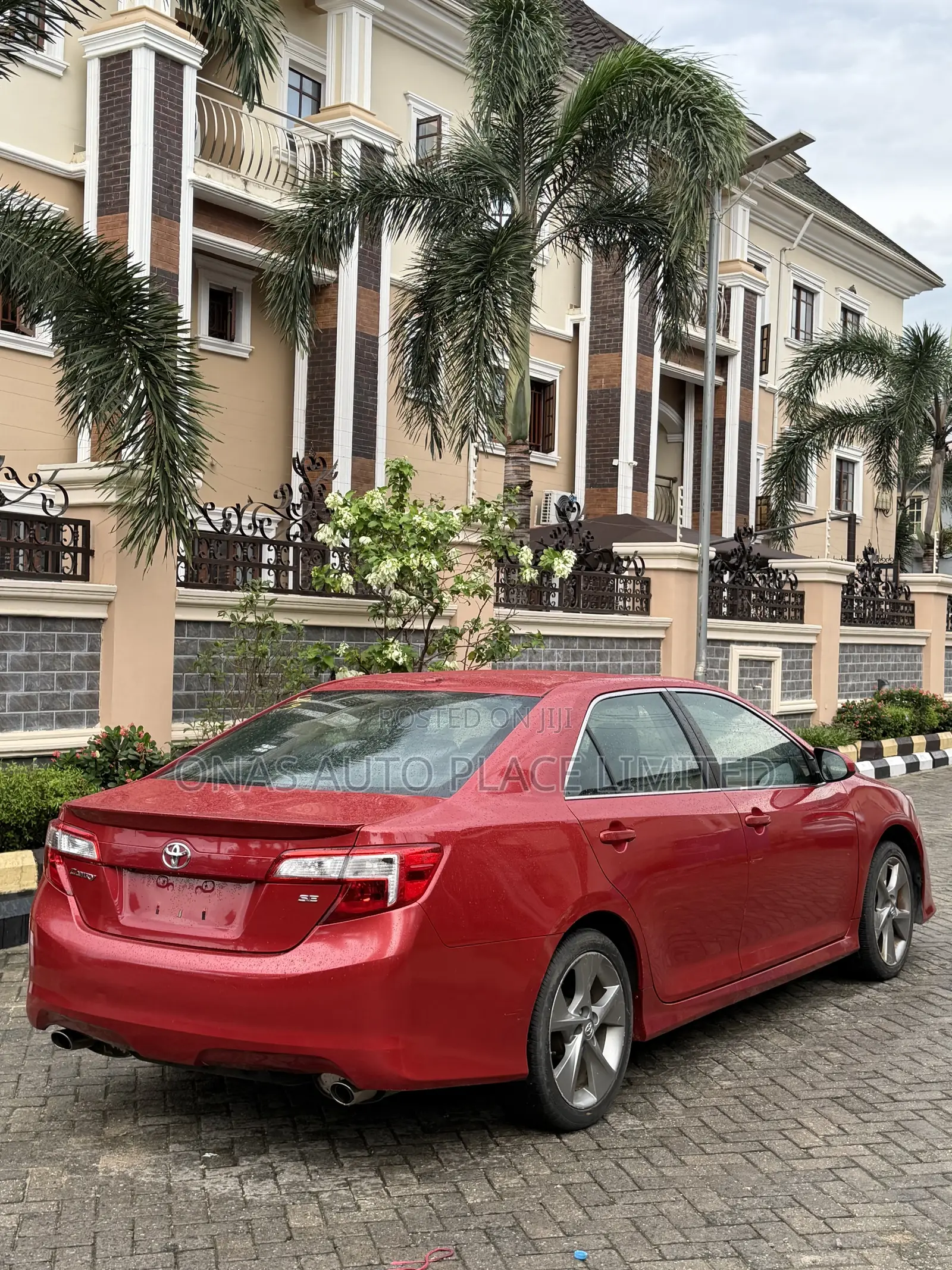 Toyota Camry SE V6 4dr Sedan (3.5L 6cyl 6A) 2013 Red