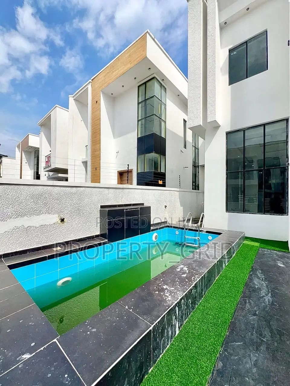 4bdrm Duplex in Chevron Estate for sale