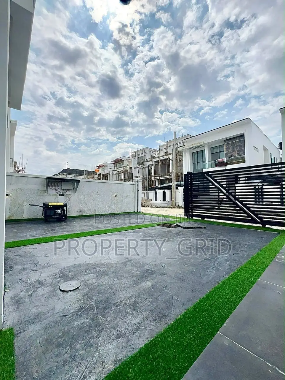 4bdrm Duplex in Chevron Estate for sale