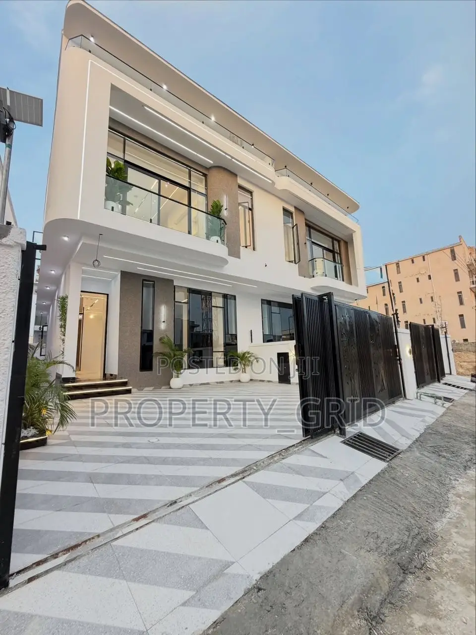 4bdrm Duplex in Ikota for sale
