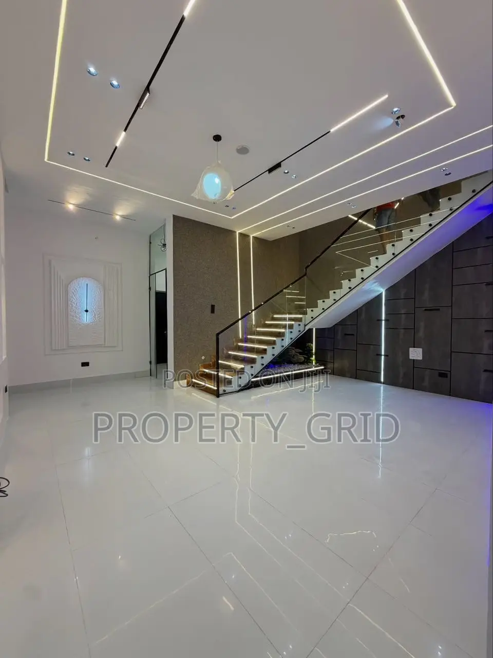 4bdrm Duplex in Ikota for sale