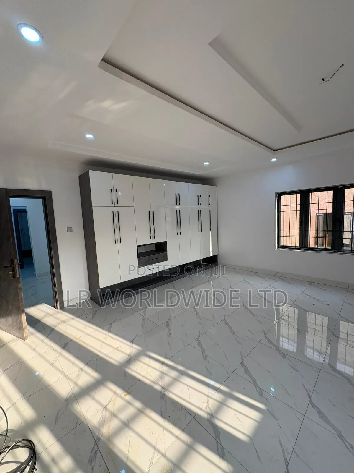 5bdrm Duplex in Paradise, Life Camp for sale