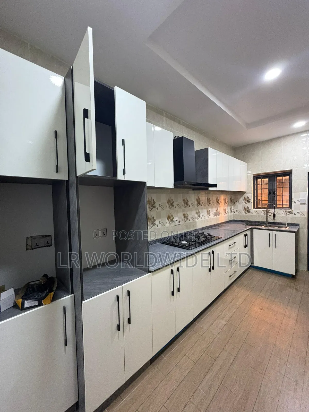 5bdrm Duplex in Paradise, Life Camp for sale