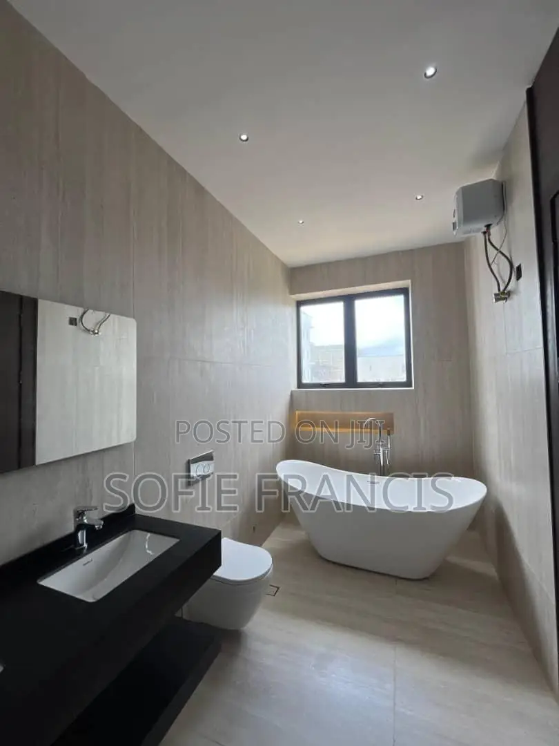 5bdrm Duplex in Lekki for sale