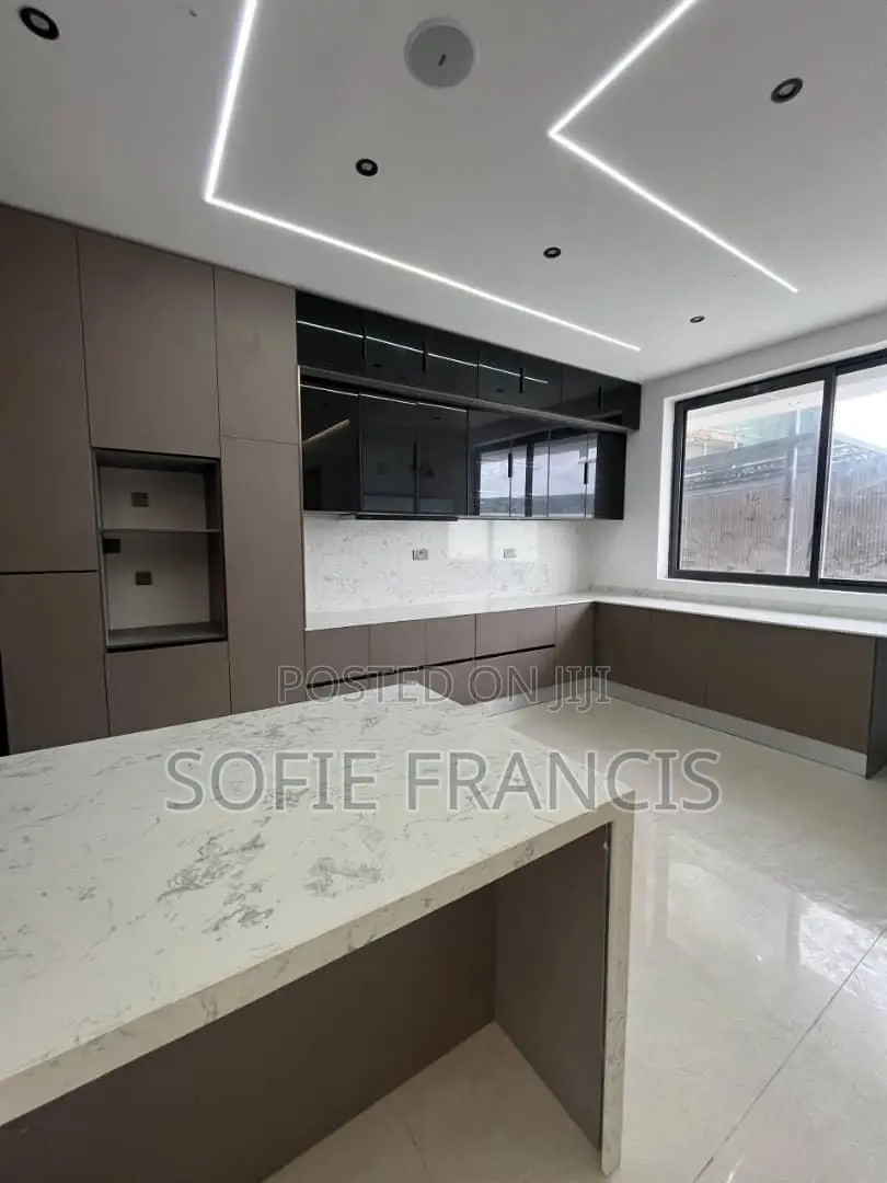 5bdrm Duplex in Lekki for sale