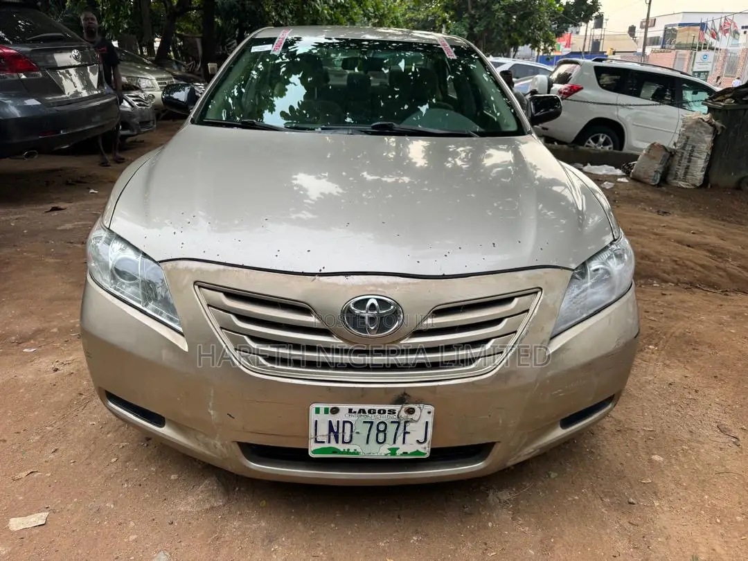 Toyota Camry LE 4dr Sedan (2.4L 4cyl 5A) 2009 Gold