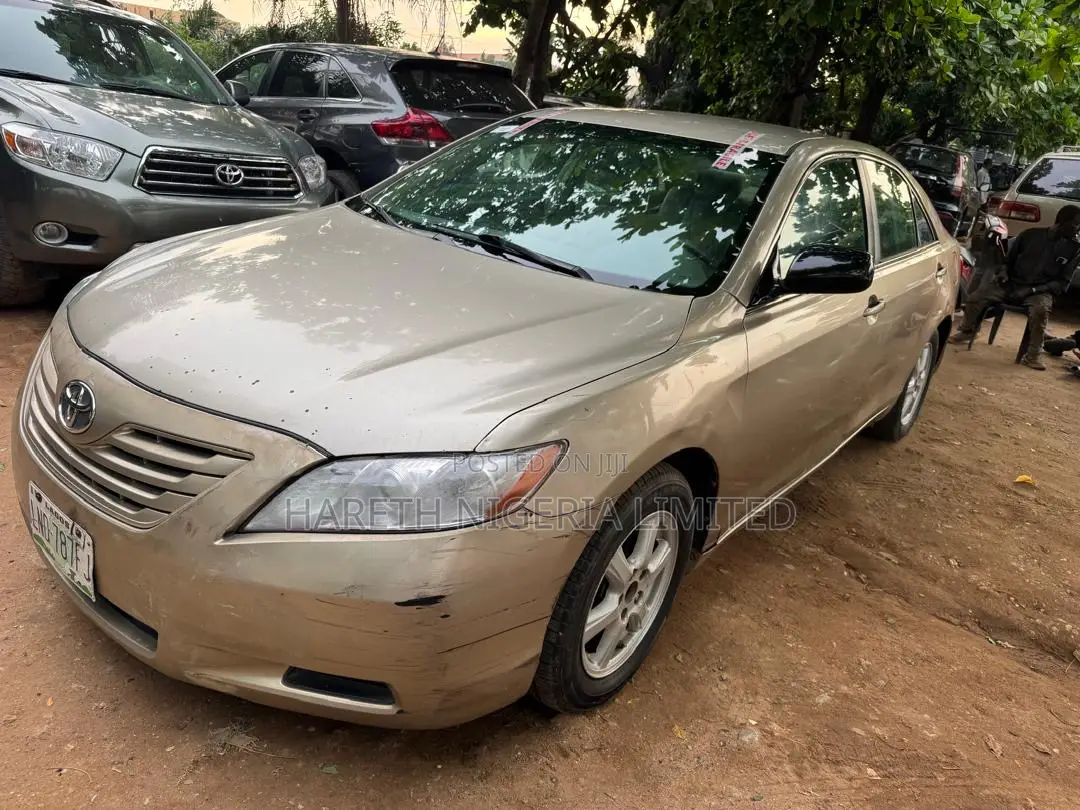 Toyota Camry LE 4dr Sedan (2.4L 4cyl 5A) 2009 Gold