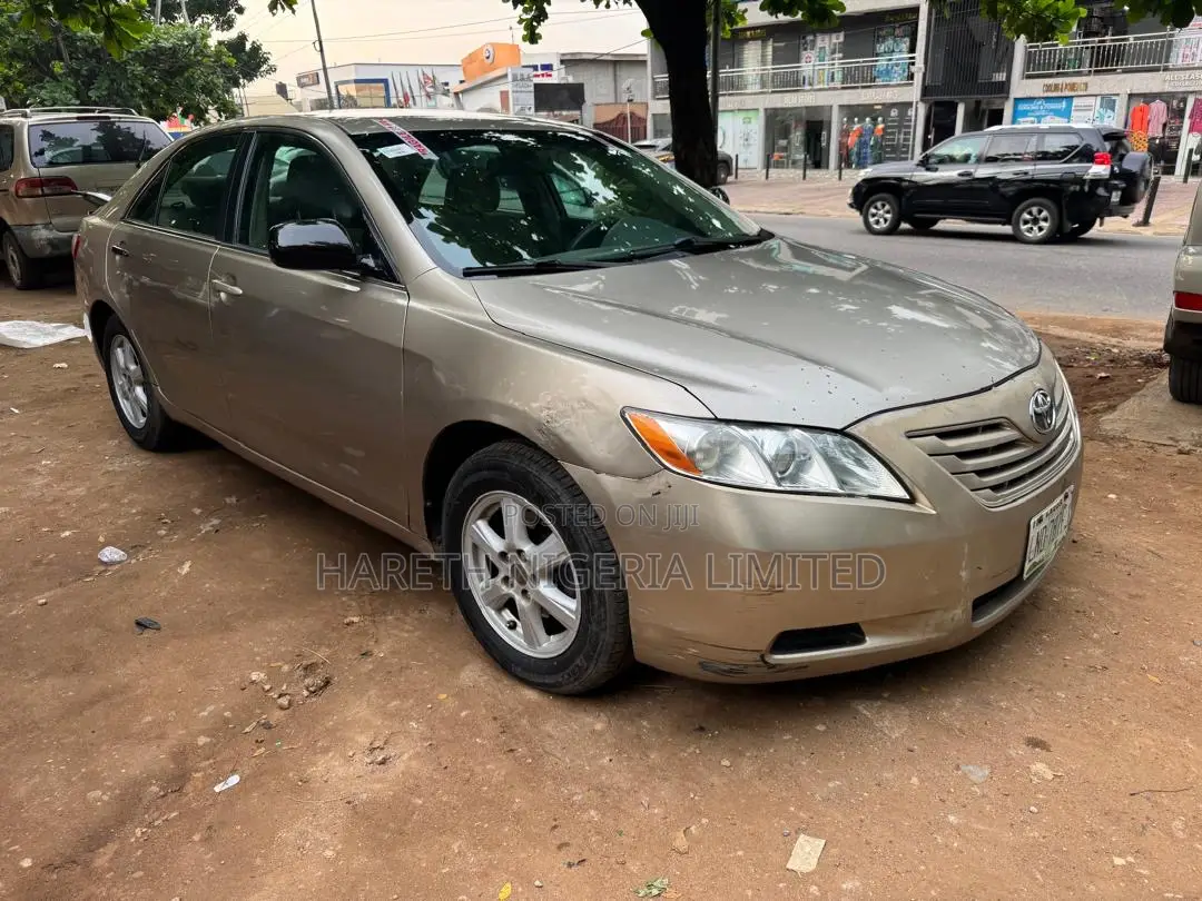 Toyota Camry LE 4dr Sedan (2.4L 4cyl 5A) 2009 Gold