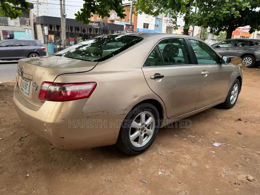 Toyota Camry LE 4dr Sedan (2.4L 4cyl 5A) 2009 Gold