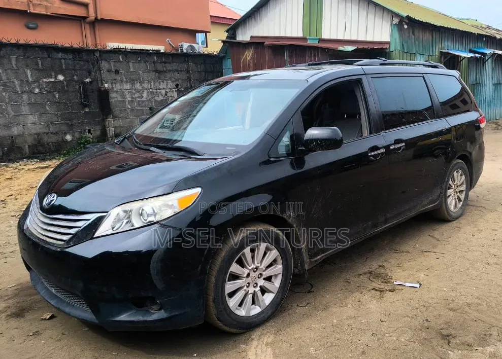 Toyota Sienna LE 7 Passenger Mobility 2011 Black