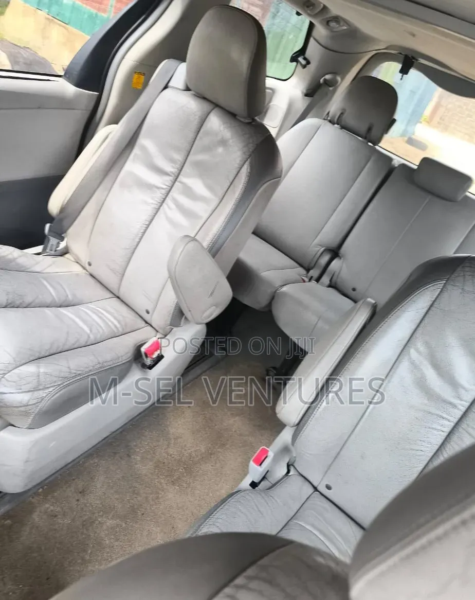 Toyota Sienna LE 7 Passenger Mobility 2011 Black