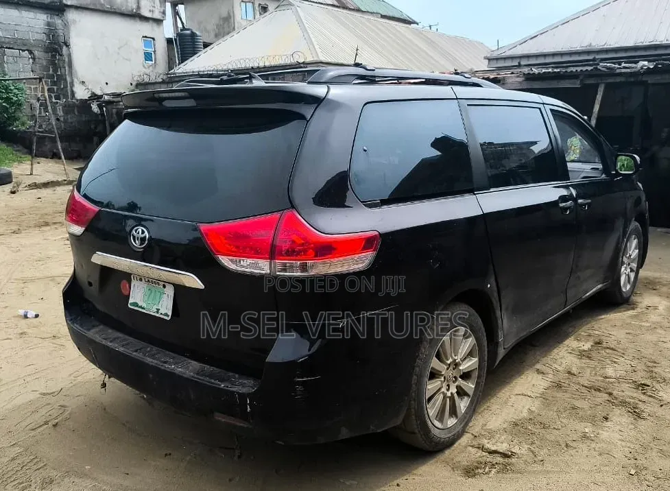 Toyota Sienna LE 7 Passenger Mobility 2011 Black