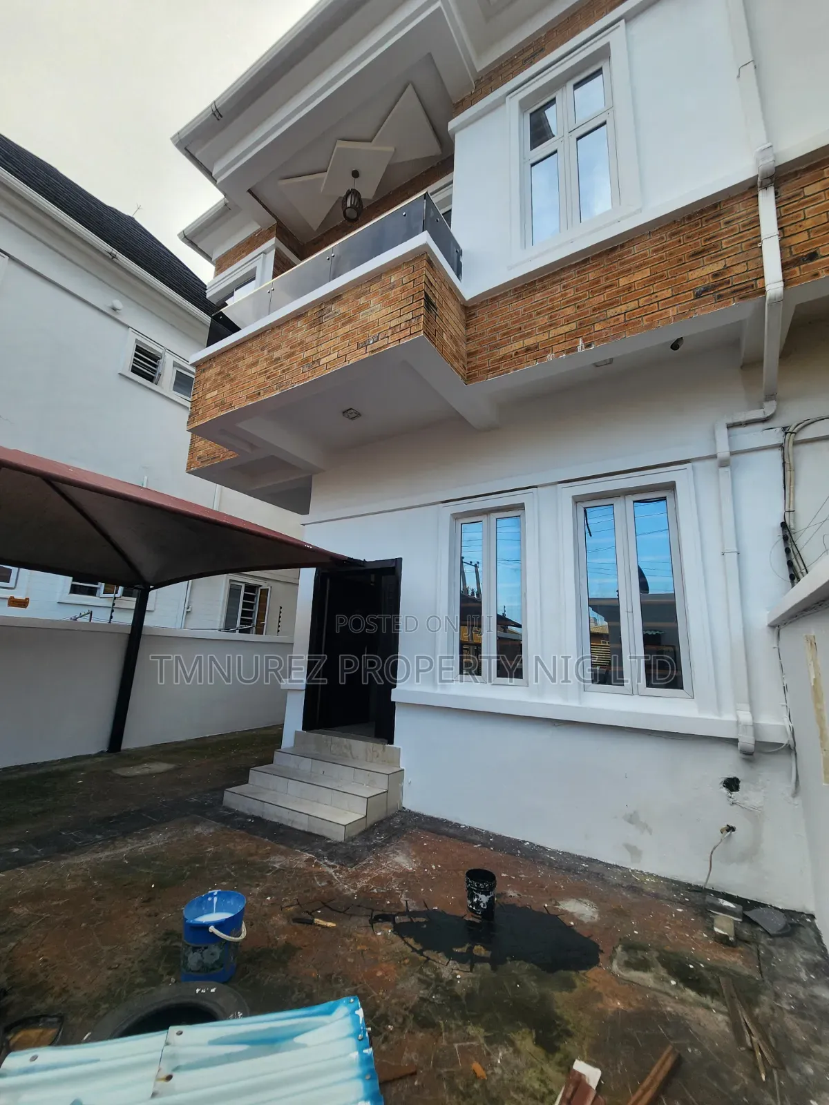 4bdrm Duplex in Chevron for sale